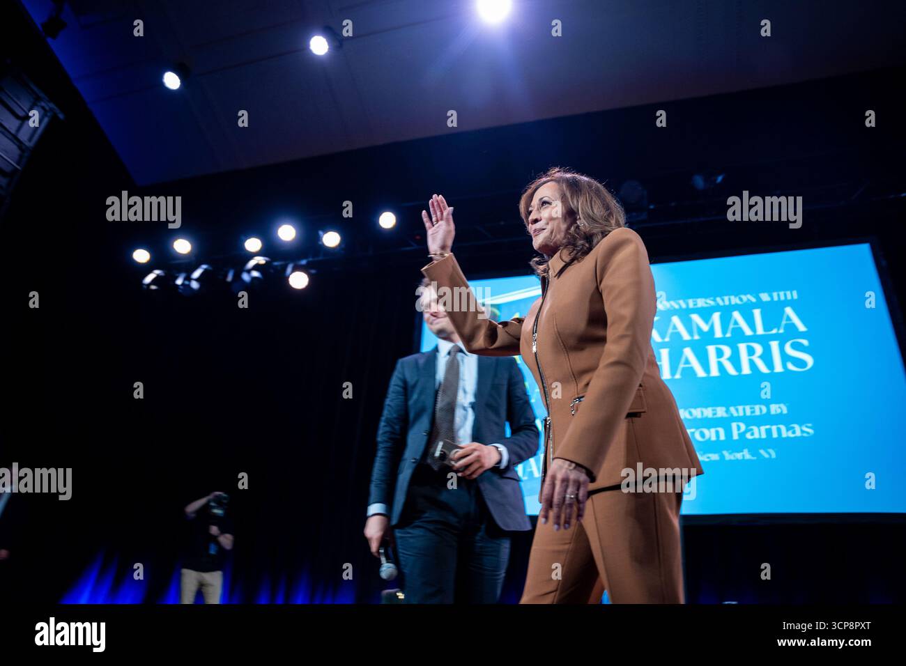 Former Vice President Kamala Harris waves goodbye after the first stop ...
