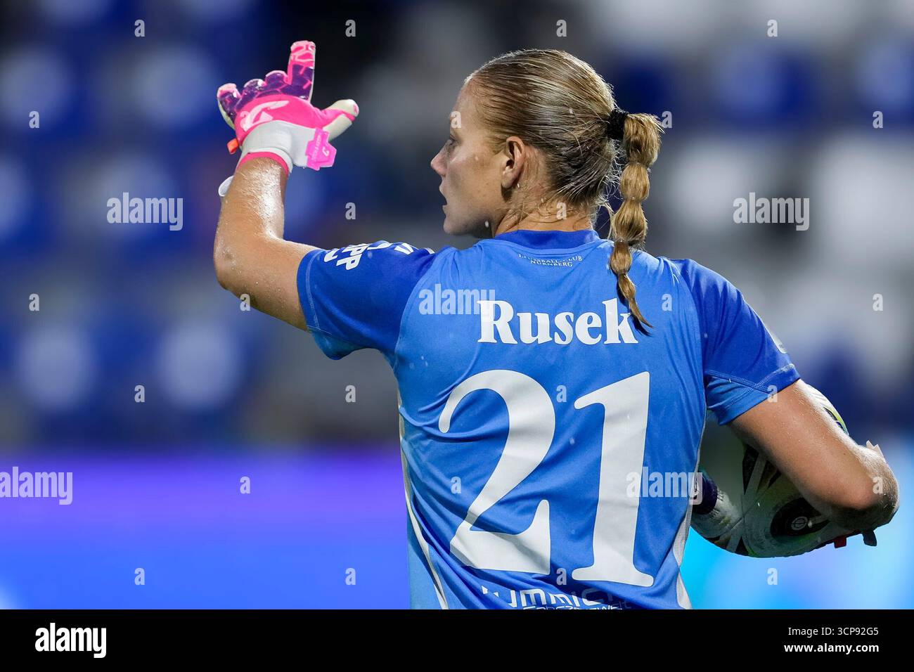 Larissa Rusek (Torwart, Torhüterin, FCN, 21), gibt Anweisungen ...