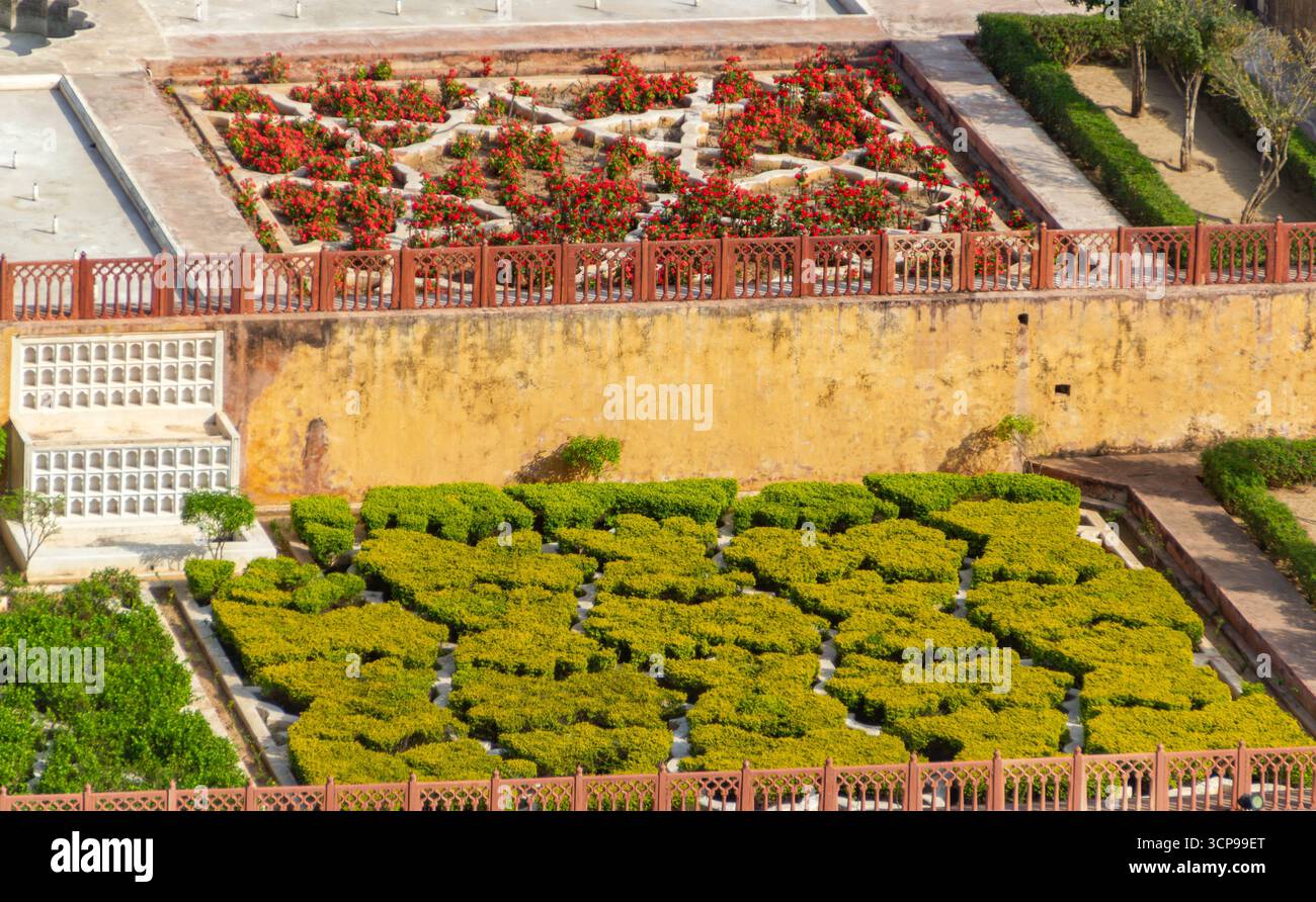 Formal flower beds hi-res stock photography and images - Alamy