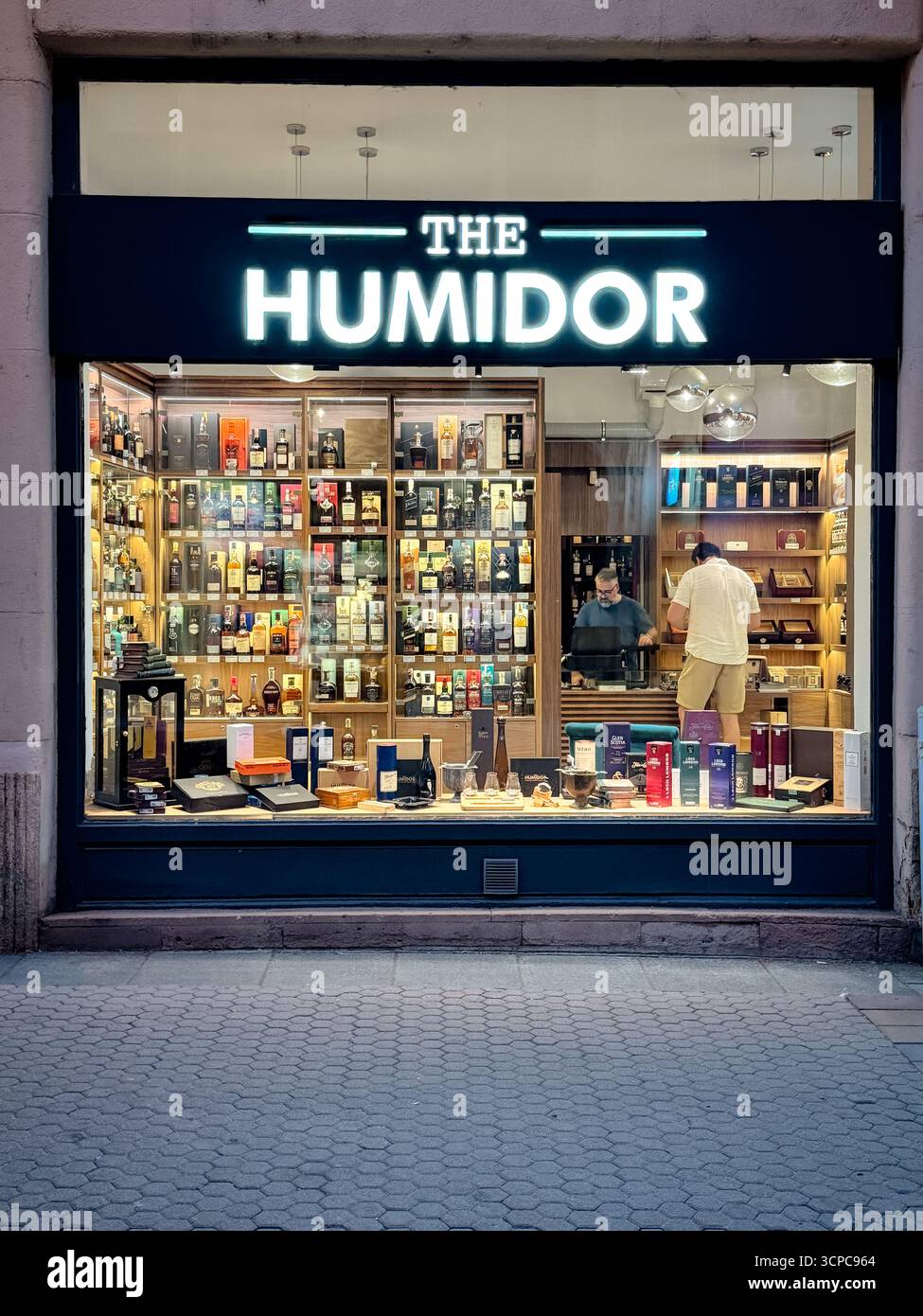 Tobacco shop store hi-res stock photography and images