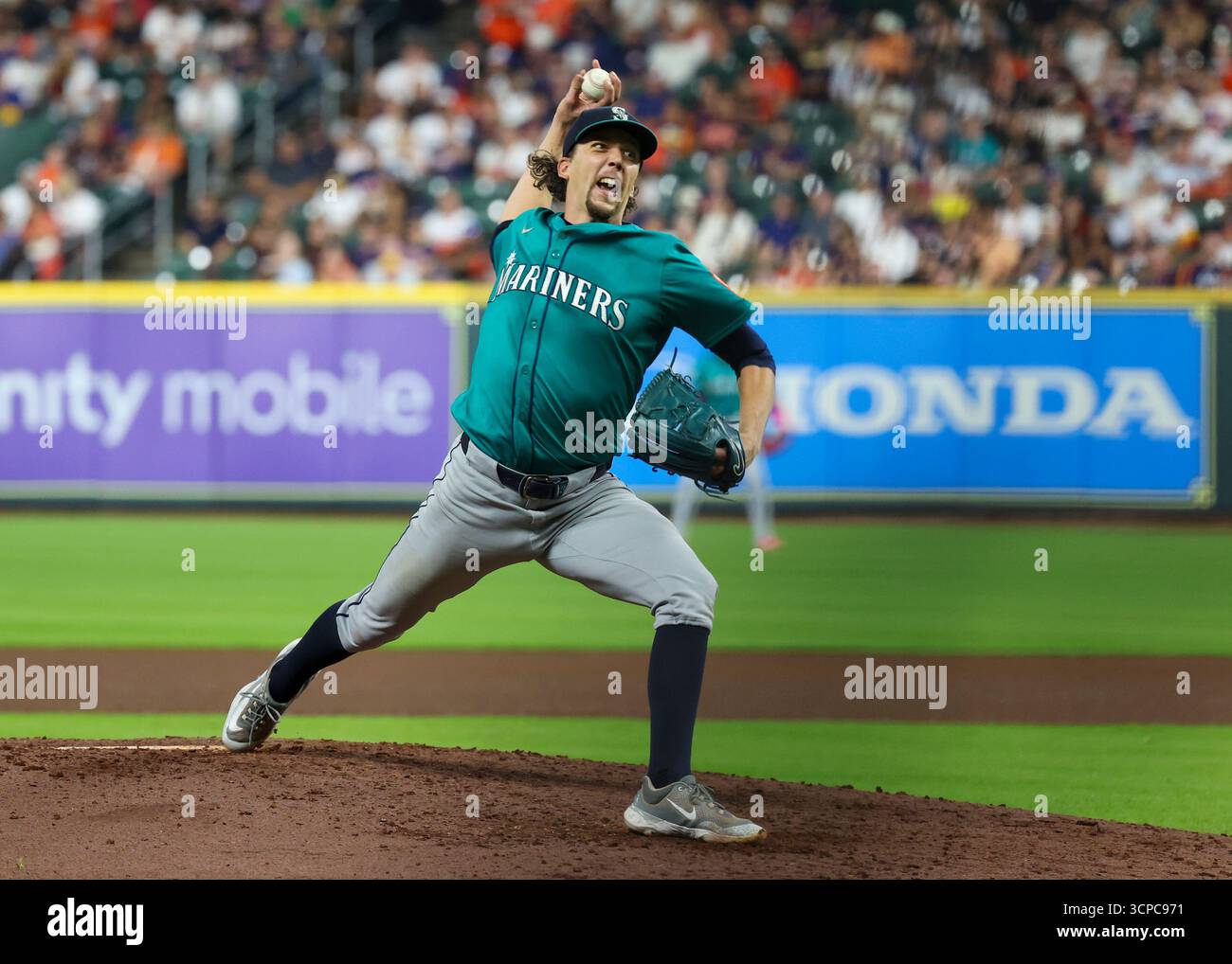HOUSTON, TX - SEPTEMBER 21: Seattle Mariners starting pitcher Logan ...