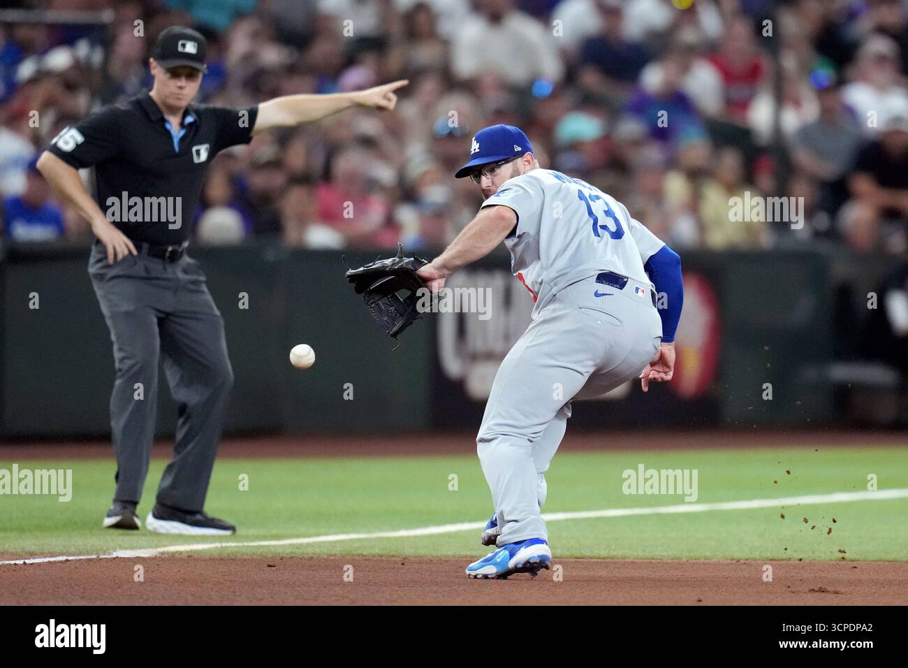 Los Angeles Dodgers third baseman Max Muncy fields a grounder hit by ...