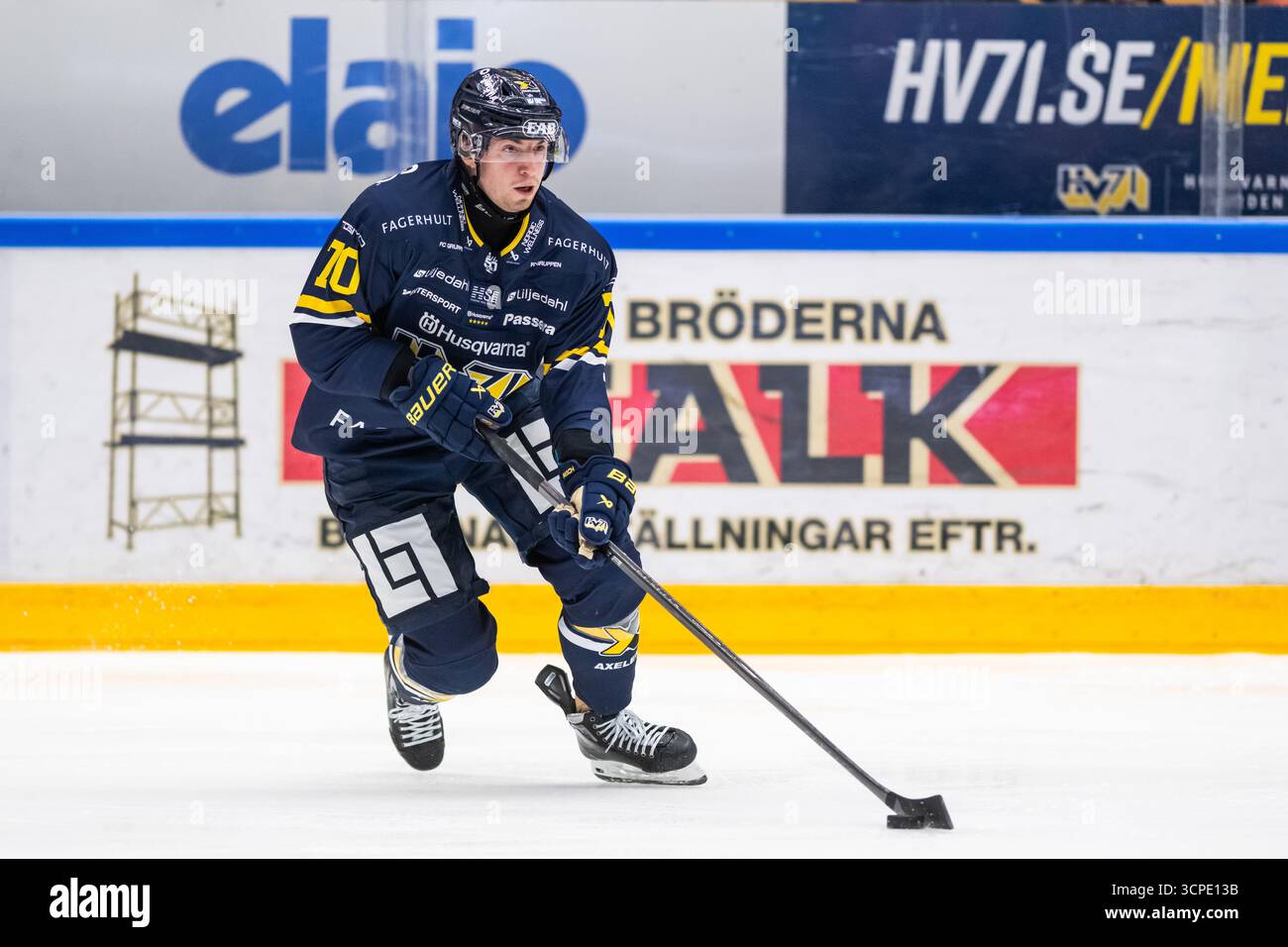 250925 HV71s Lukas Rousek under ishockeymatchen i SHL mellan HV71 och ...