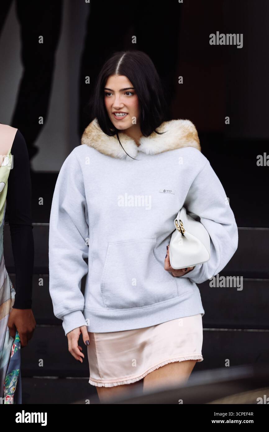 Charli d'amelio show hi-res stock photography and images - Alamy