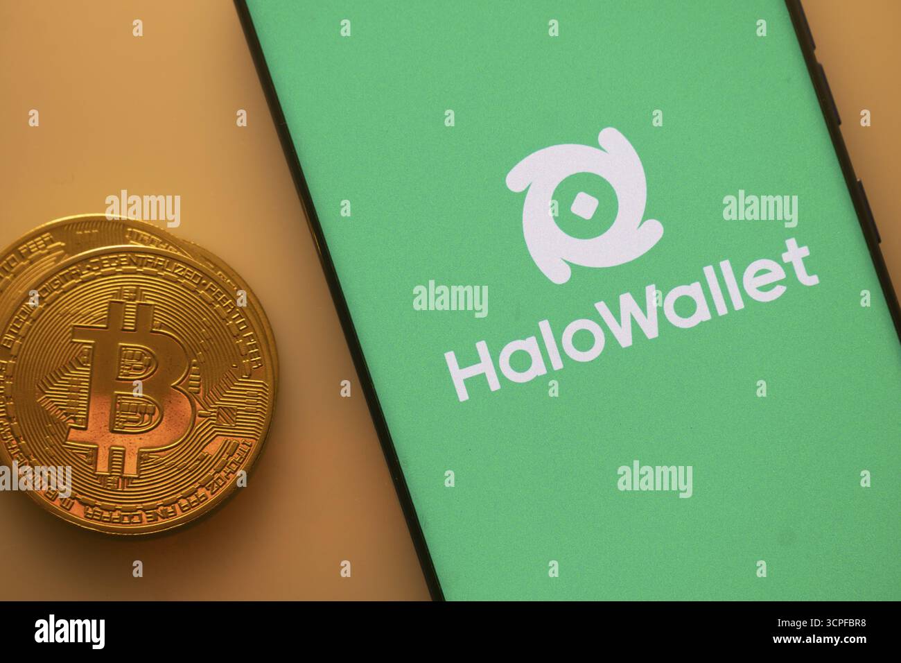 Bitcoin logo green hi-res stock photography and images - Alamy