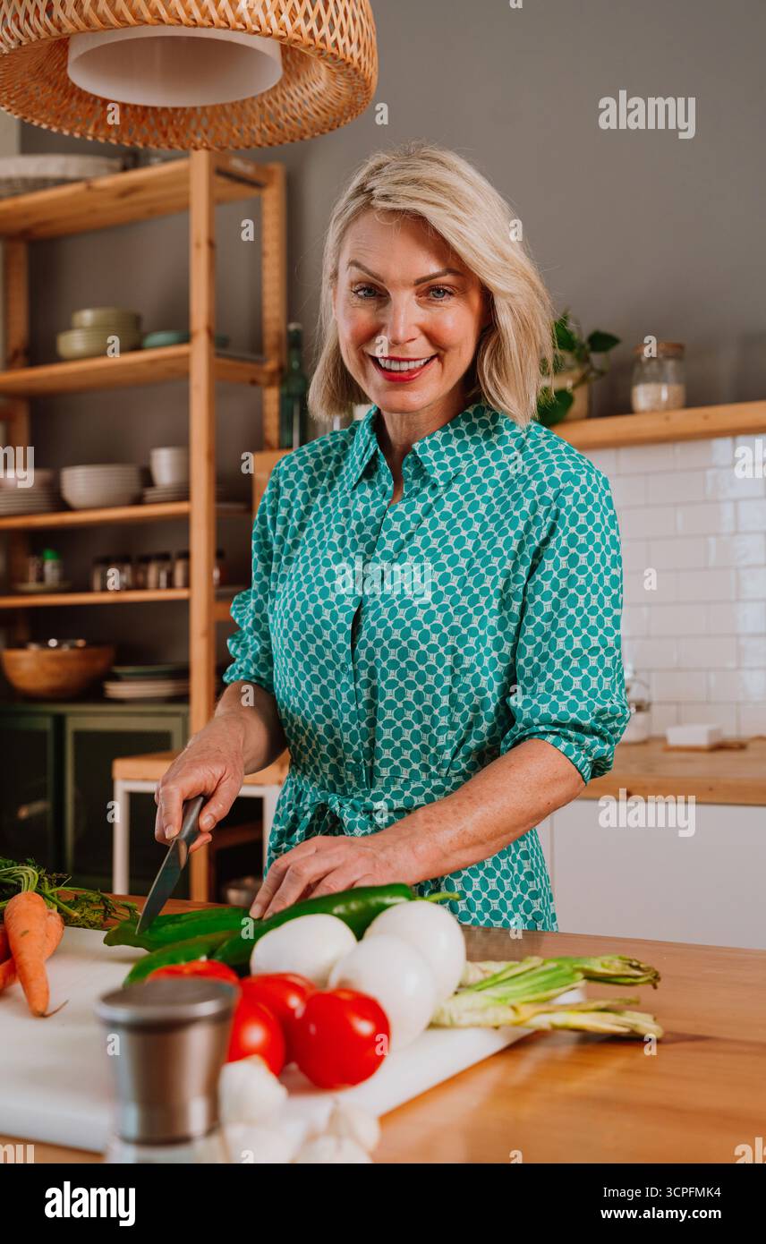 cooking dress cutting How to make Kitchen Apron Cutting and Stitching