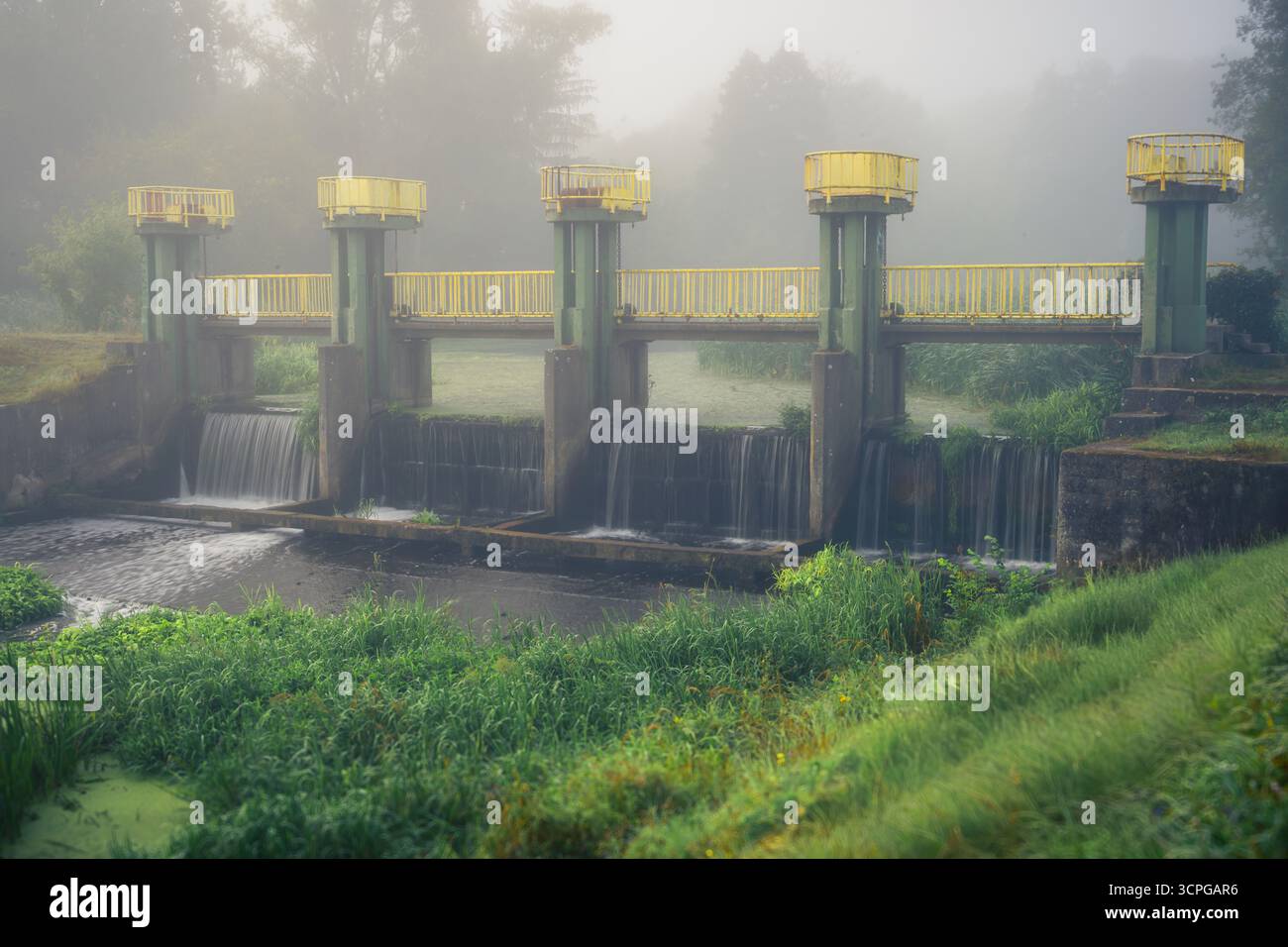 Early morning view dam hi-res stock photography and images - Alamy
