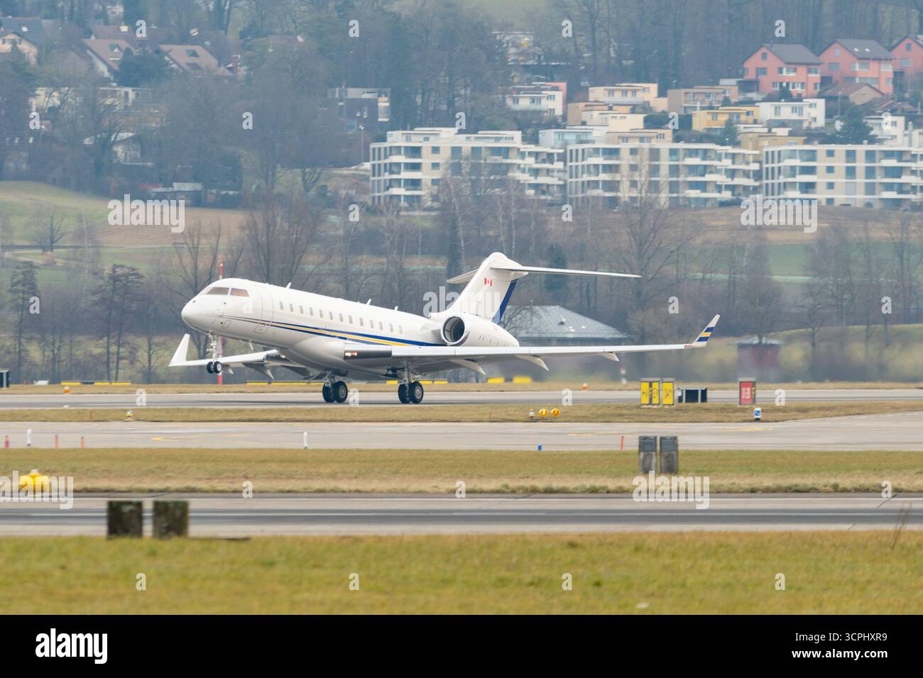 Bombardier global 6500 jet hi-res stock photography and images - Alamy