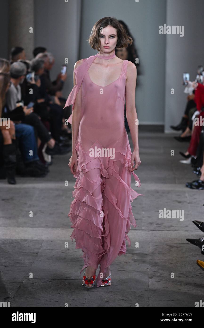 Milan, Milan Women's Fashion Week Spring/Summer 2026 - Women's Fashion ...