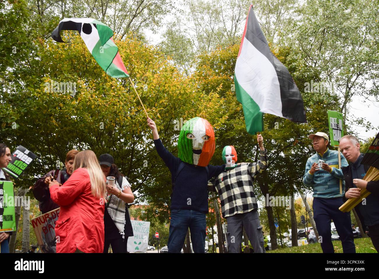 London, UK. 26th Sep, 2025. Supporters of rapper Mo Chara of the Irish ...