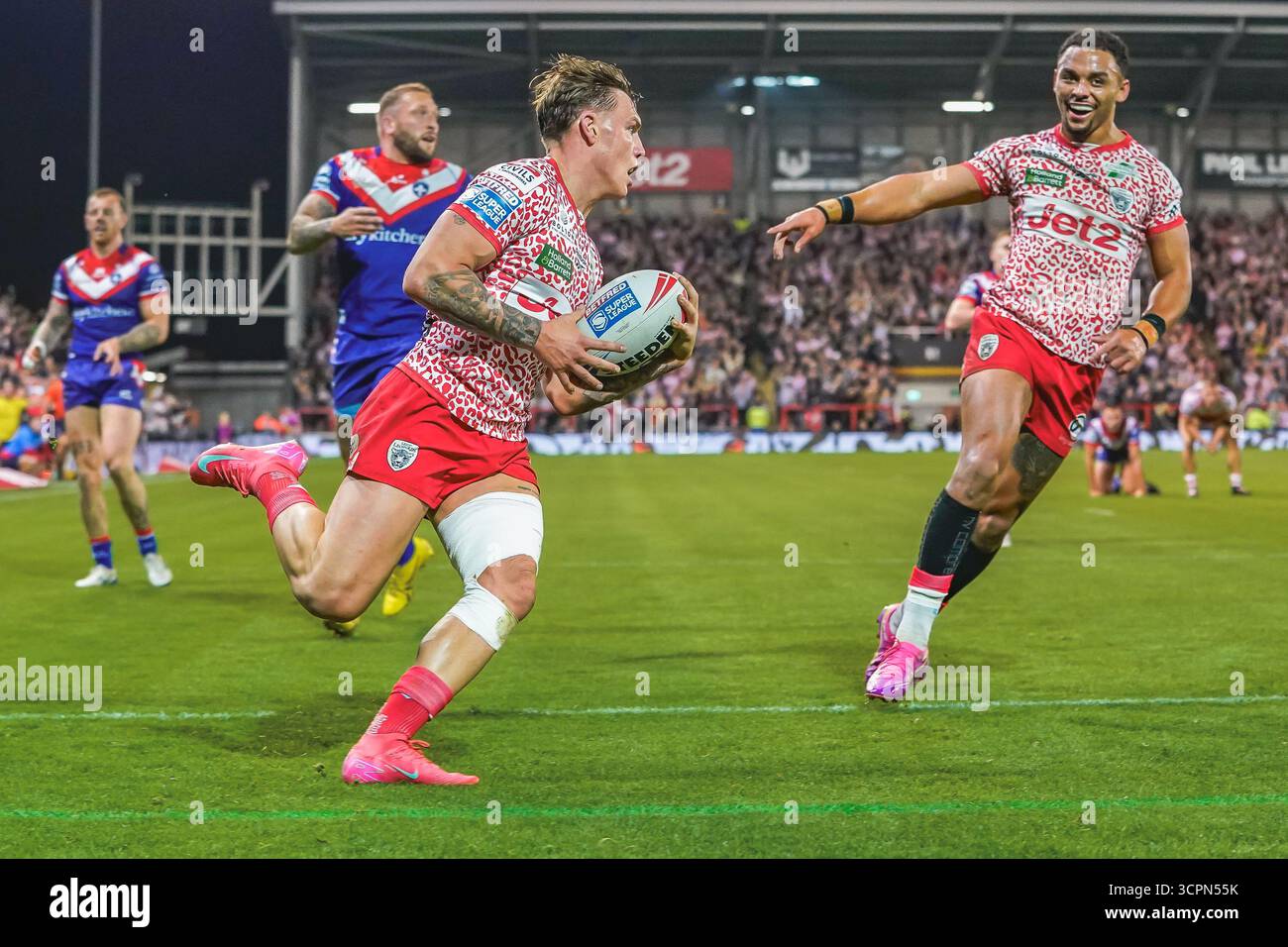 Expandable Try Line LEIGH, ENGLAND - September 26: Keanan Brand of Leigh Leopards gets over ...