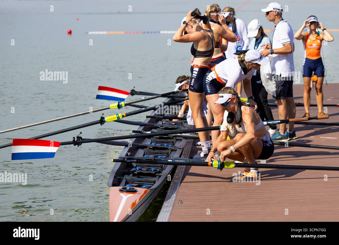 SHANGHAI - The Dutch women's eight final at the World Rowing ...