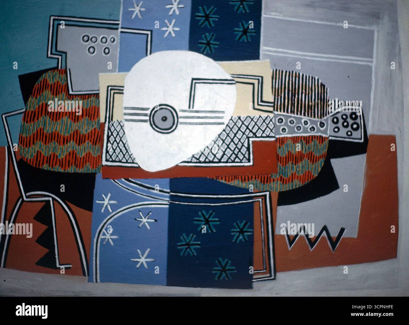 Picasso 飾り Picasso still life with guitar hi-res stock photography and