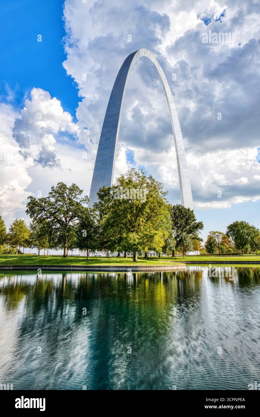 St. Louis Gatewaz Arch view from Gateway Arch National Park during a ...