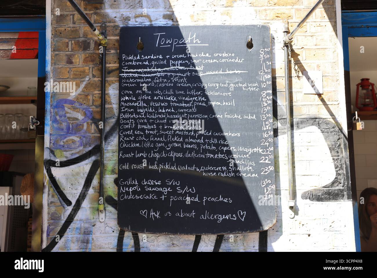 Menú local hi-res stock photography and images - Alamy