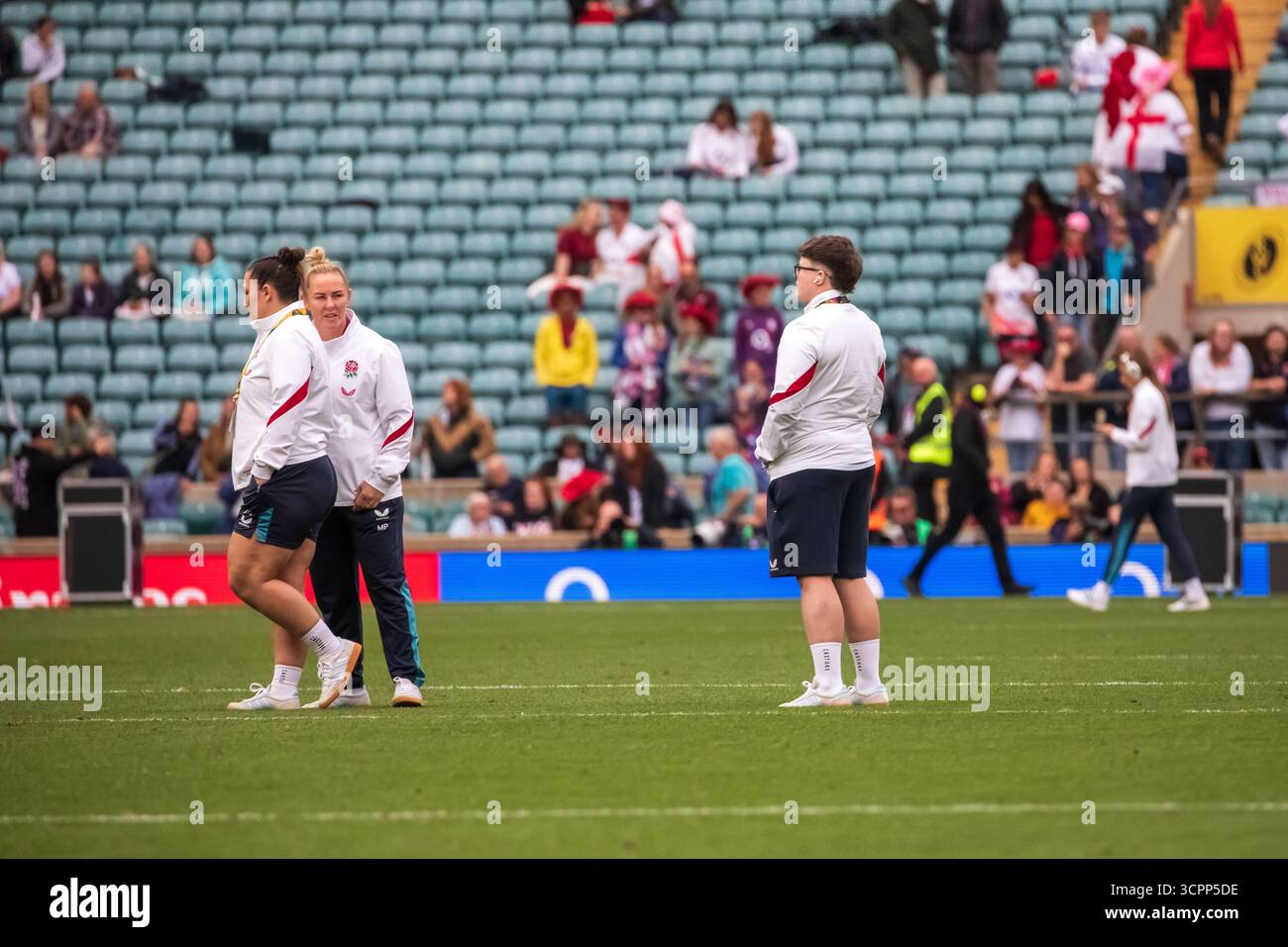 London, UK, 27th September 2025 England player Hannah Botterman (right ...