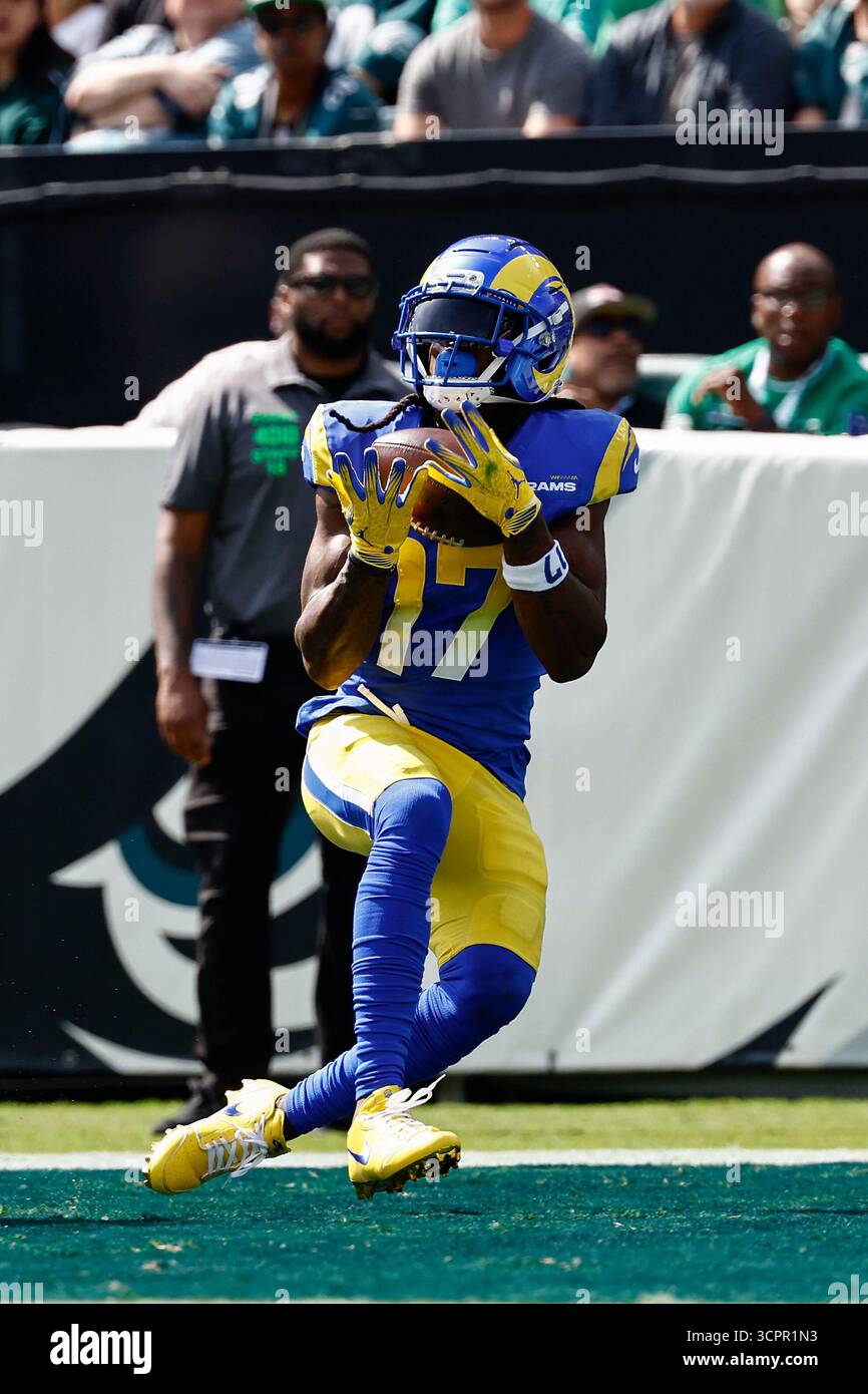 Los Angeles Rams' Davante Adams catches a touchdown pass against the ...
