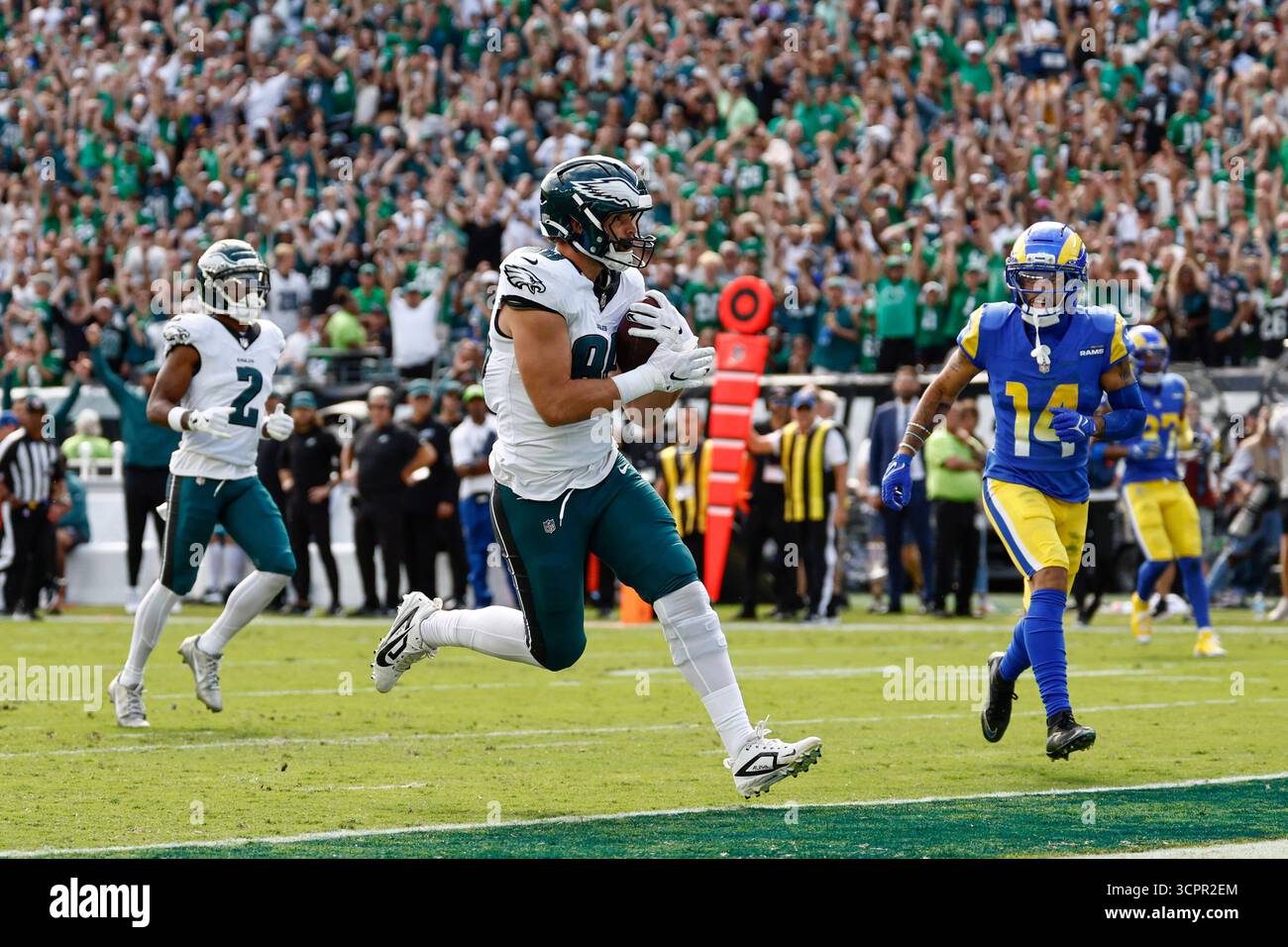 Philadelphia Eagles tight end Dallas Goedert catches a touchdown pass ...