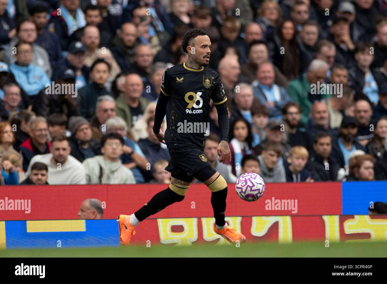 Quilindschy Hartman (3) of Burnley F.C. during the Premier League match between Manchester City and Burnley at the Etihad Stadium, Manchester on Saturday 27th September 2025. (Photo: Mike Morese | MI News) Credit: MI News & Sport /Alamy Live News Stock Photo