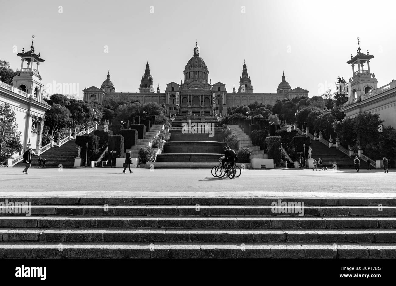 Statue main facade national Black and White Stock Photos & Images - Alamy
