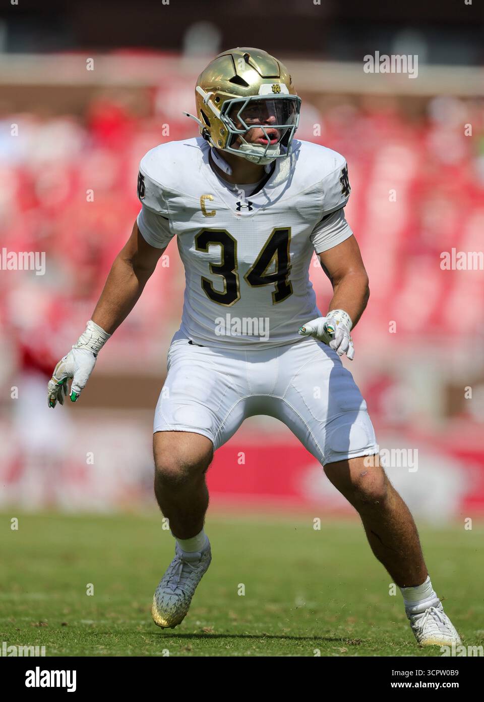September 27, 2025: Notre Dame linebacker Drayk Bowen (34) moves across