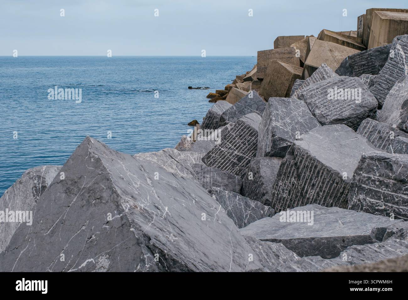 Wave dissipation hi-res stock photography and images - Alamy