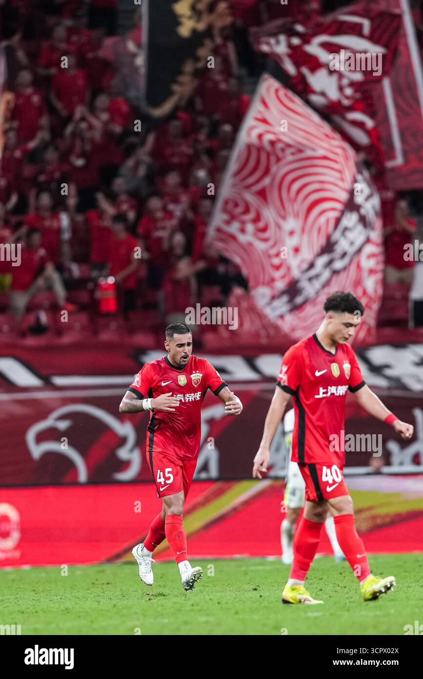 Shanghai Port Football Club defeated Wuhan Three Towns Football Club ...