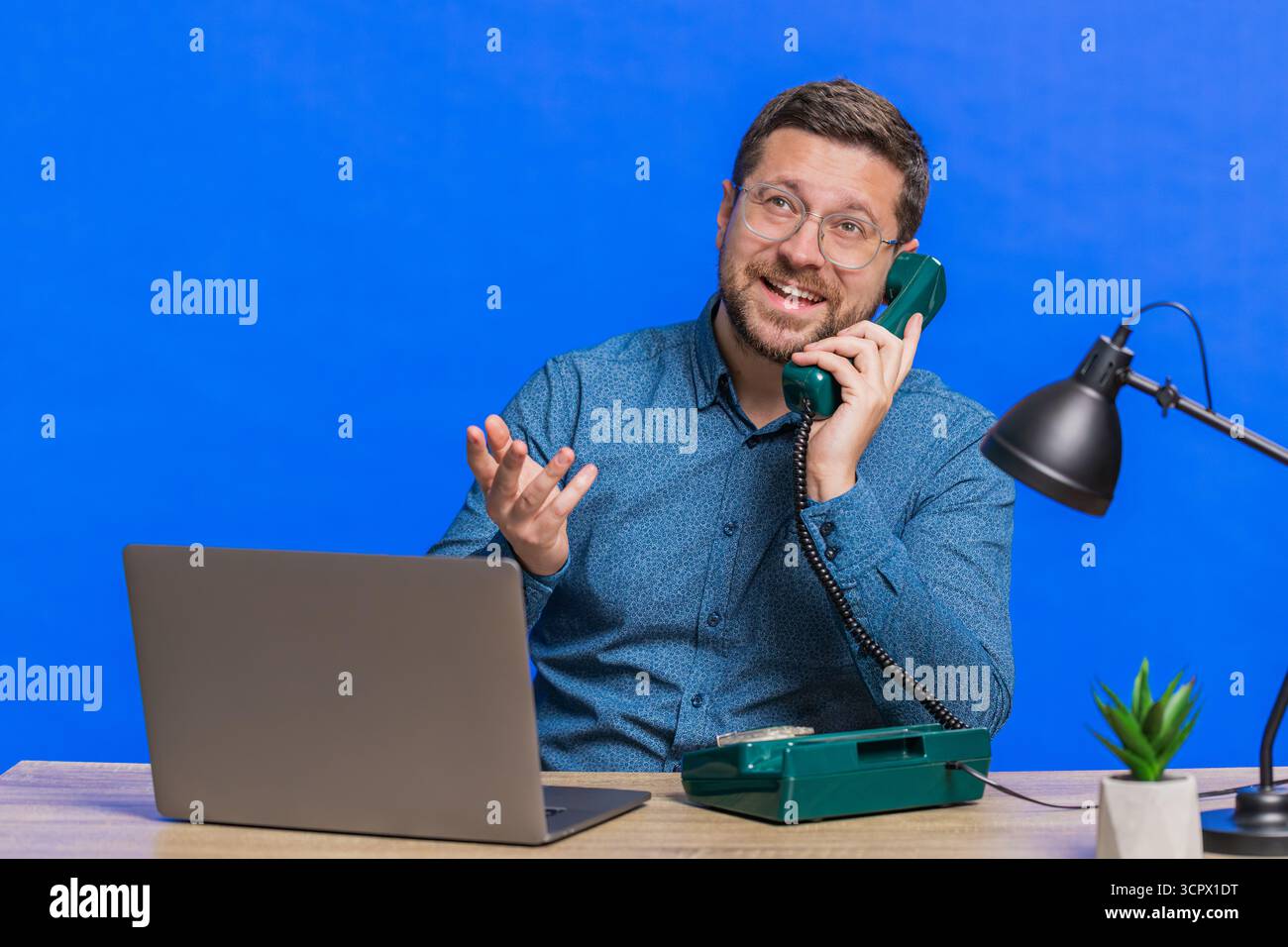 90s service desk hi-res stock photography and images - Alamy