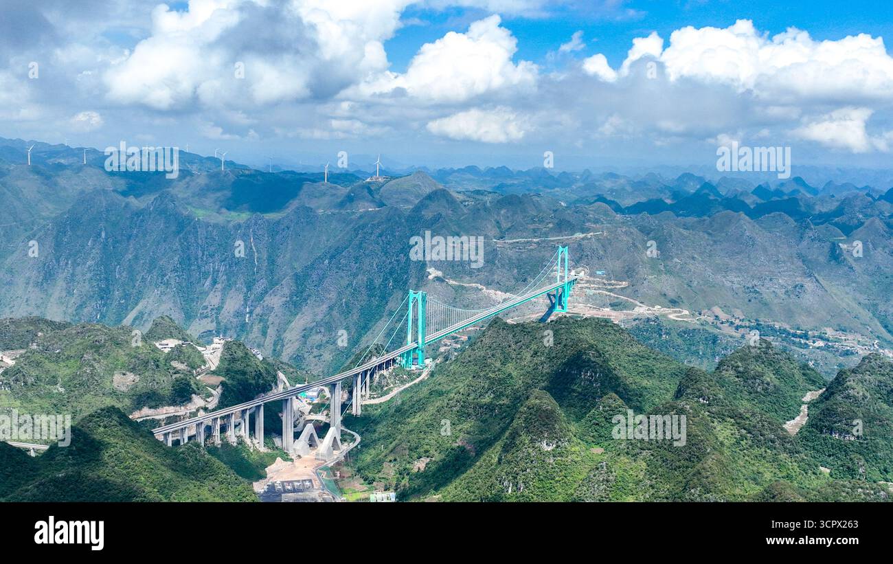 China Ridge (250928) -- GUIYANG, Sept. 28, 2025 (Xinhua) -- An aerial drone photo ...