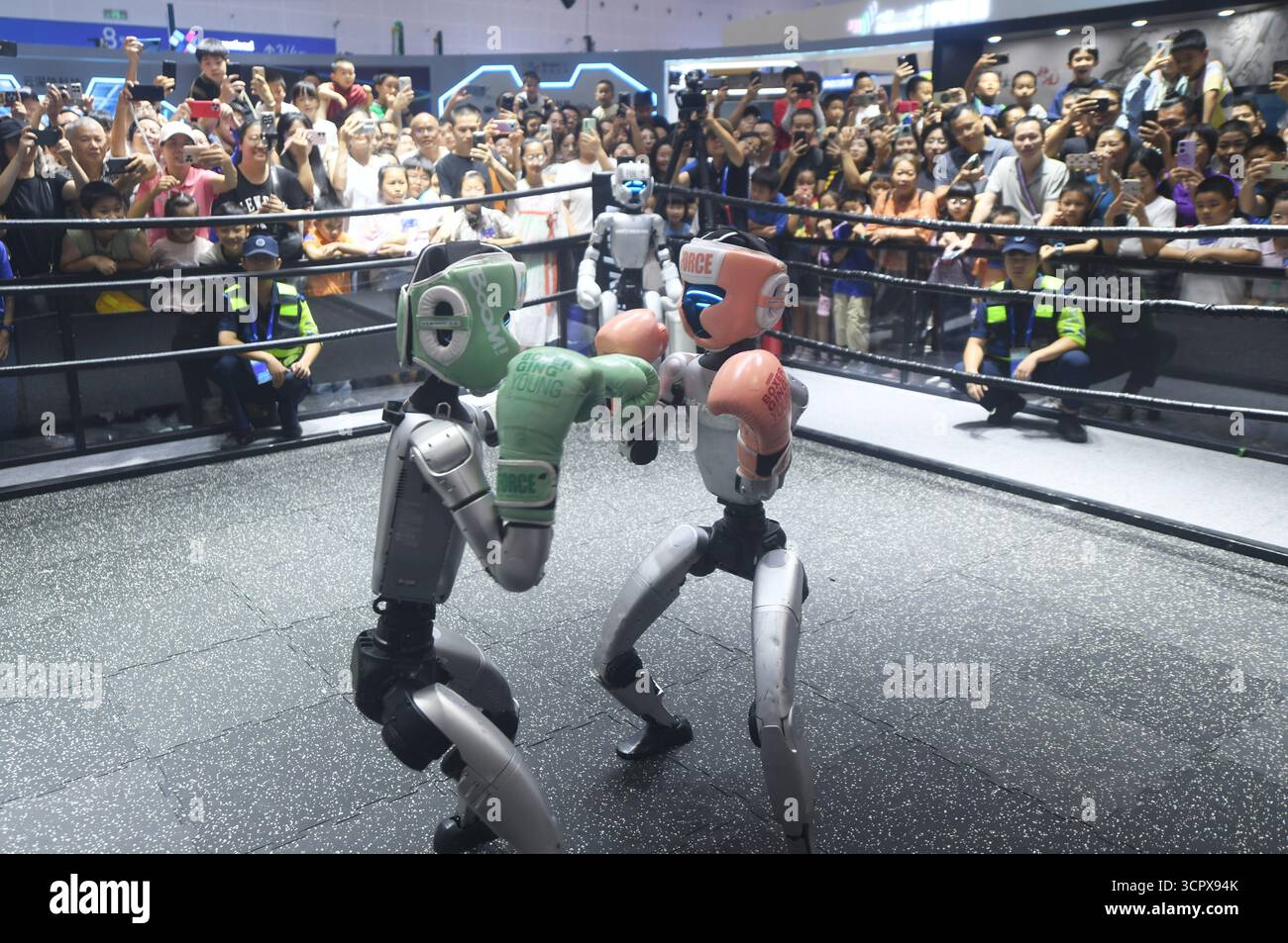 Robots competition hi-res stock photography and images - Page 13