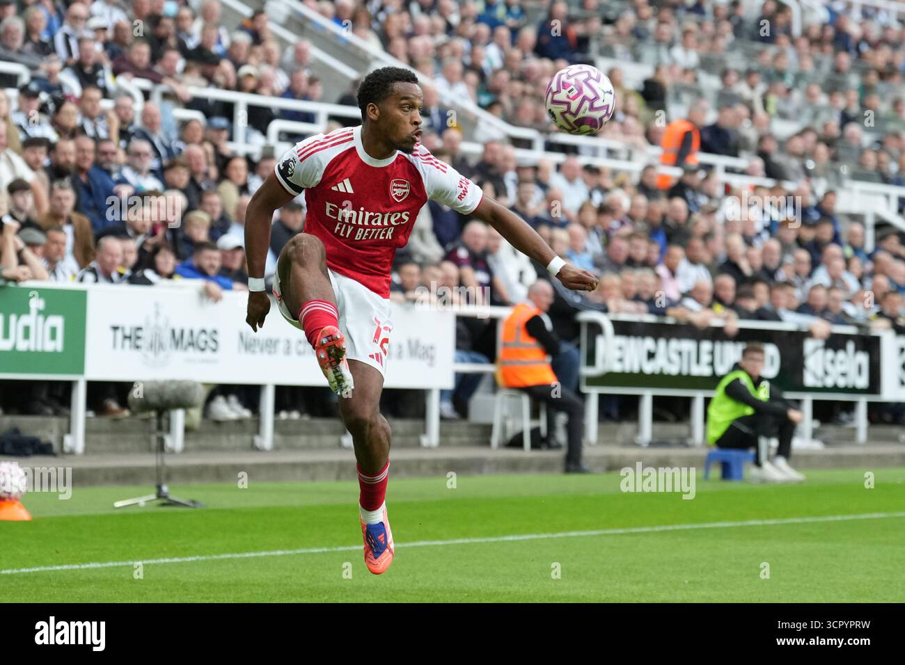 Arsenal's Jurrien Timber in action during the English Premier League ...