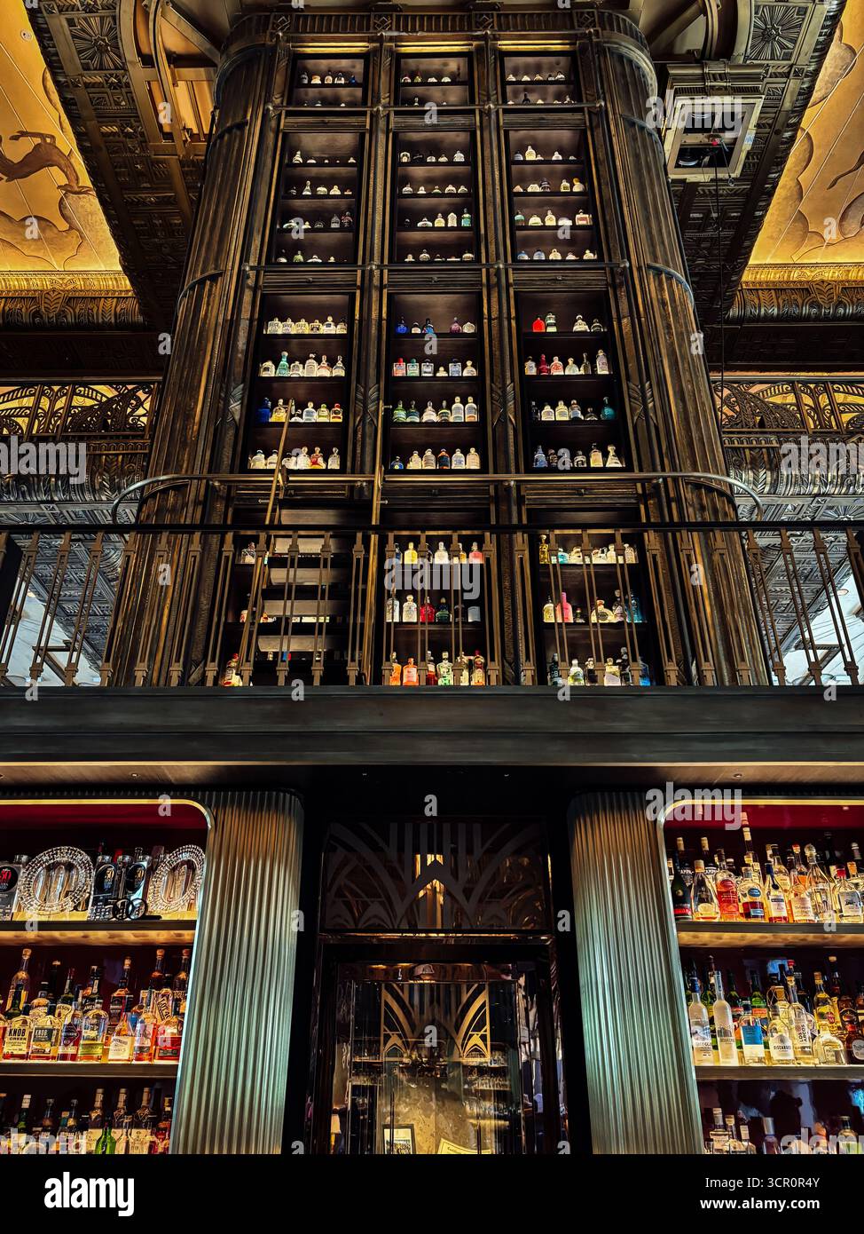 Upscale venue singapore hi-res stock photography and images - Alamy