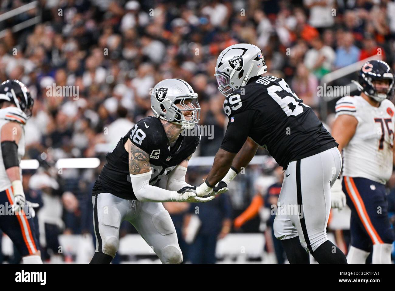 Las Vegas Raiders defensive end Maxx Crosby (98) and defensive tackle ...