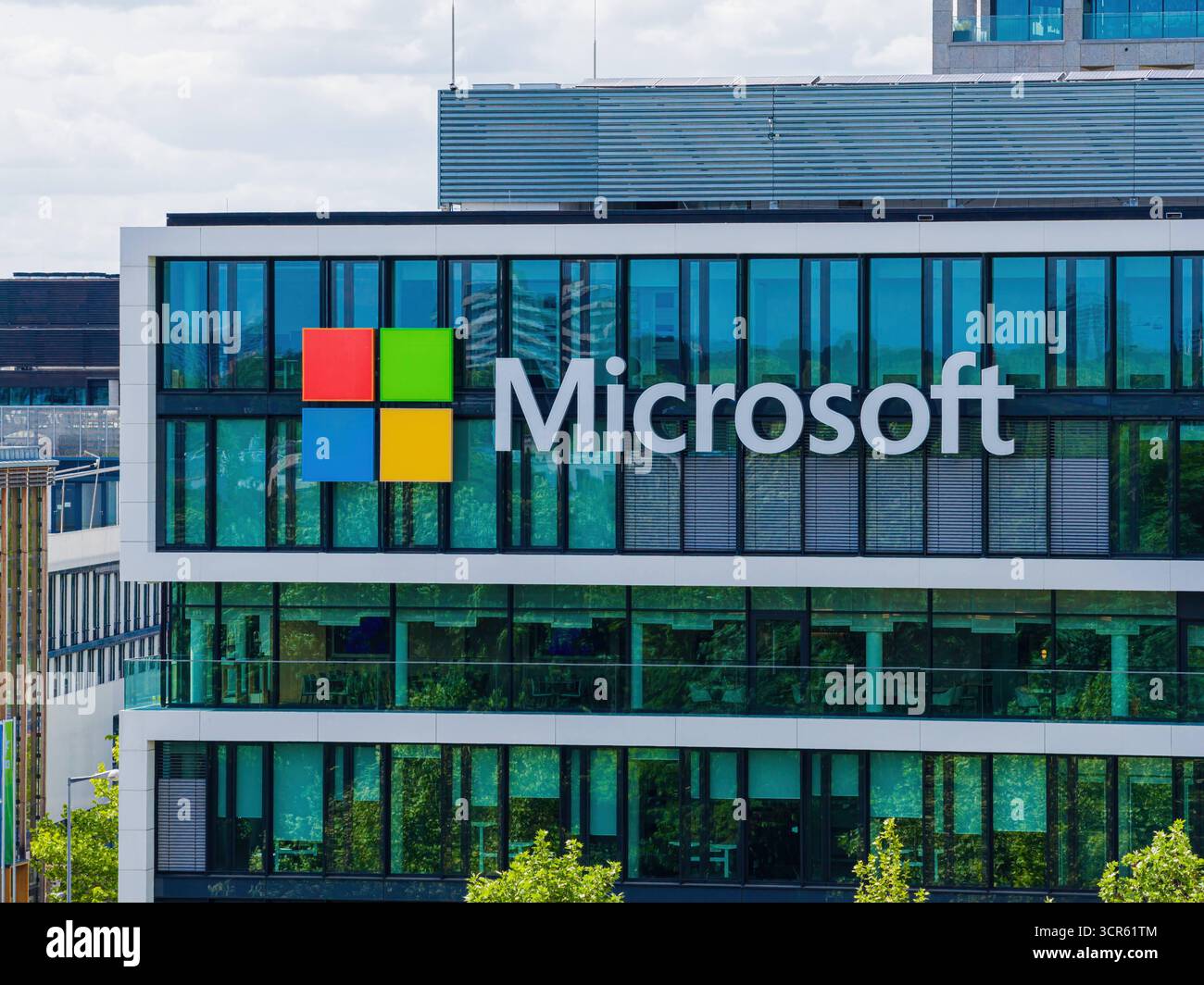 Microsoft Italy Microsoft headquarters logo sign hi-res stock photography and images ...