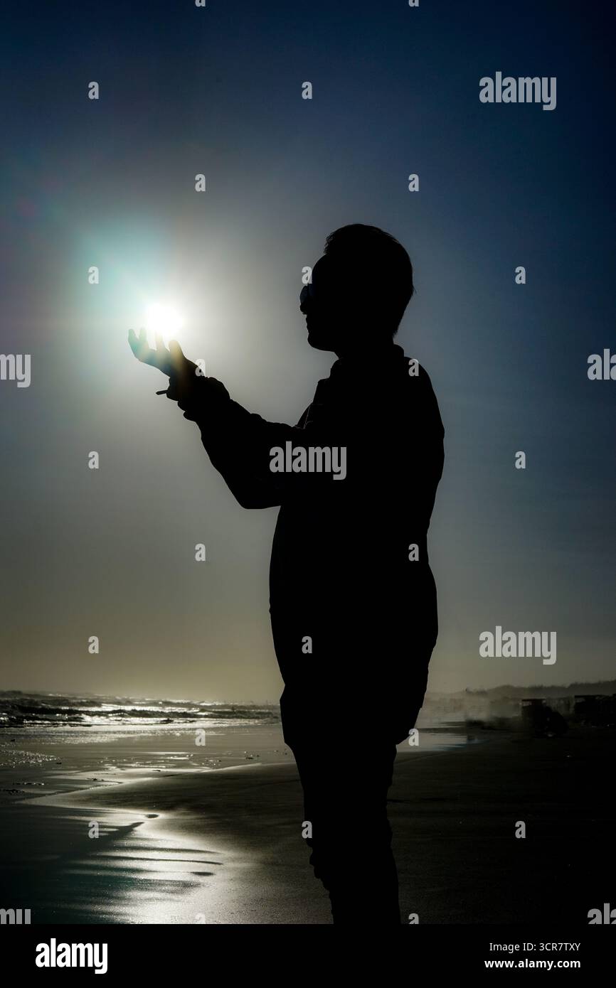 Storytelling silhouette hi-res stock photography and images - Alamy