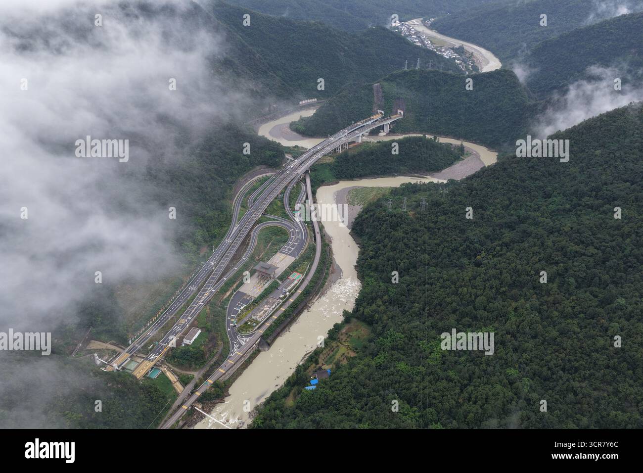 (250930) -- BEIJING, Sept. 30, 2025 (Xinhua) -- An aerial drone photo ...