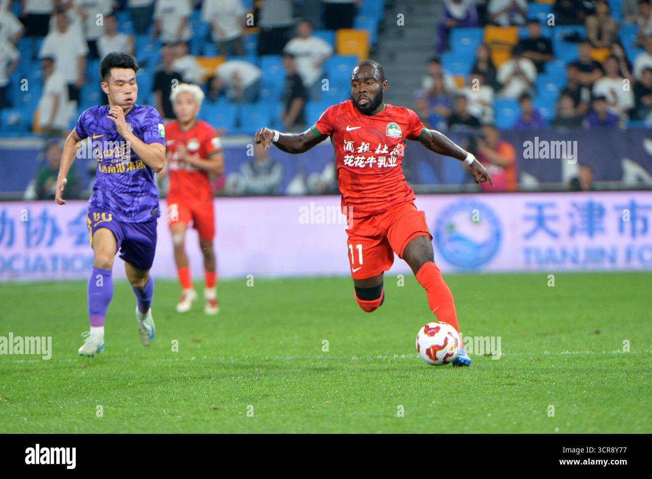 Tianjin Jinmen Tiger Football Club defeated Henan Jiuzu Dukang Football ...