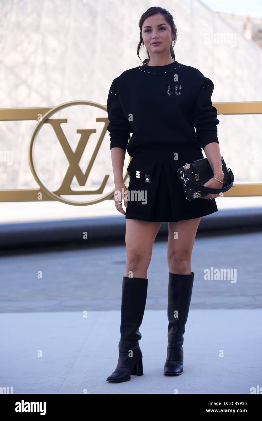 Ana De Armas Poses Before The Louis Vuitton Spring Summer 2026 Ana De Armas Poses Before The Louis Vuitton 2026 Collection Presented In Paris Tuesday Sept 30 2025 Ap Ena 3CR9P36