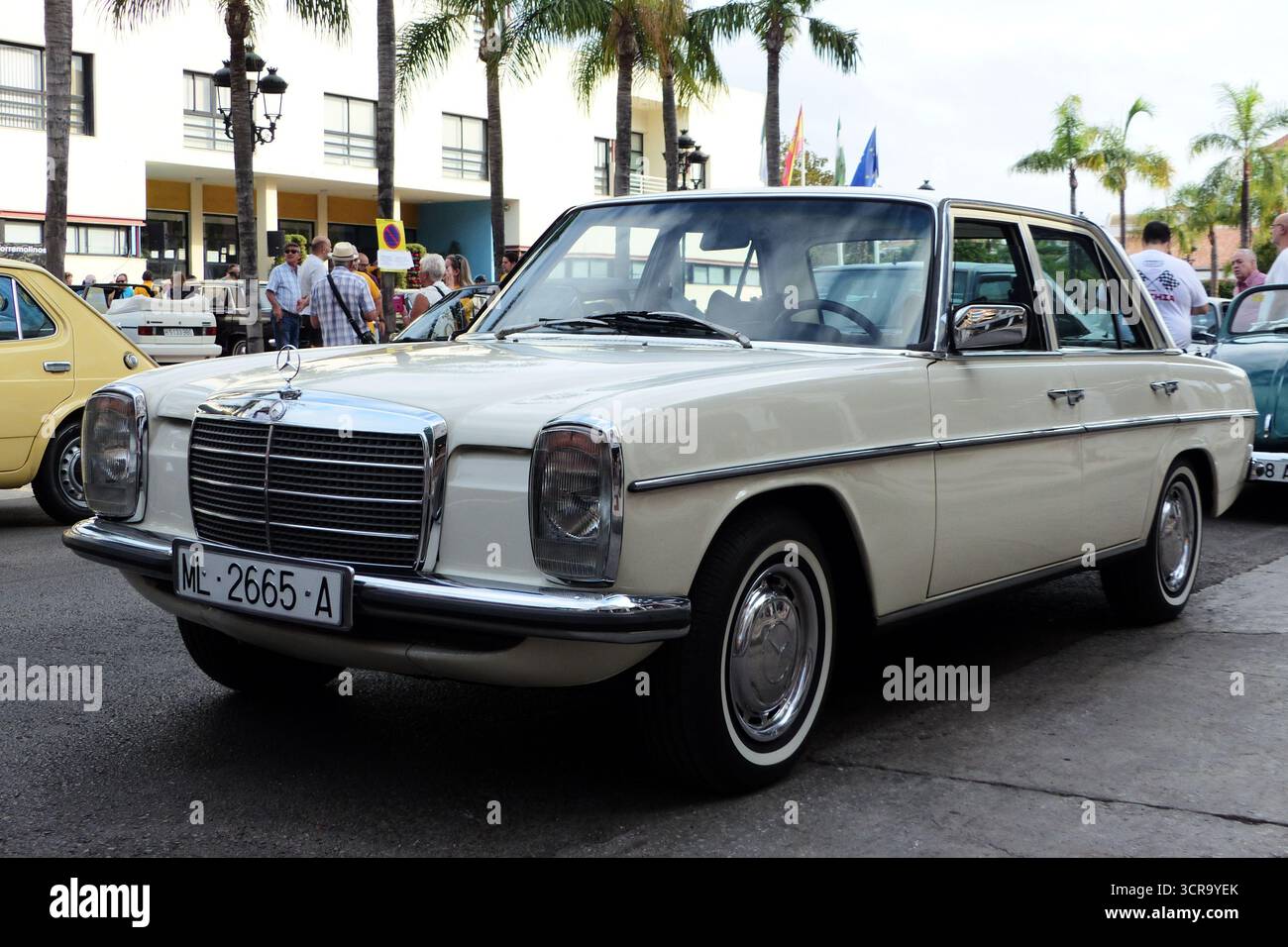 Mercedes benz w114 w115 hi-res stock photography and images - Alamy