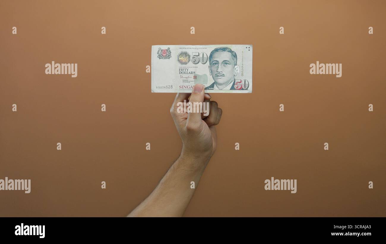 Fifty singapore dollar note hi-res stock photography and images - Alamy