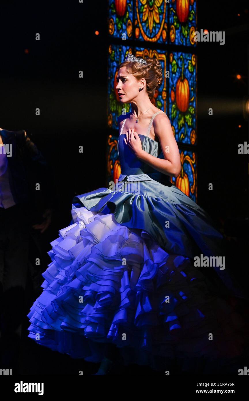 Actors Paule Mallagarai perform during the presentation of the musical ...