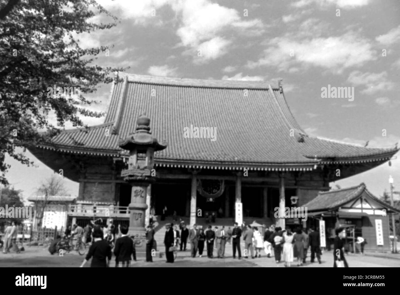 明治時代の写真です。 Vintage photo of Sensoji Temple in Asakusa, Tokyo, Japan
