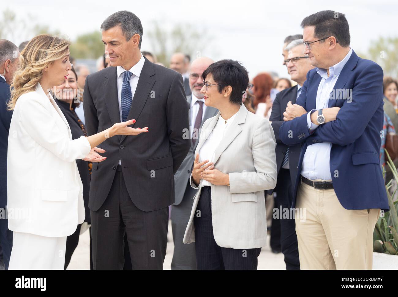 l-r-the-mayoress-of-alcorc-n-candelaria-testa-l-r-the-mayoress-of