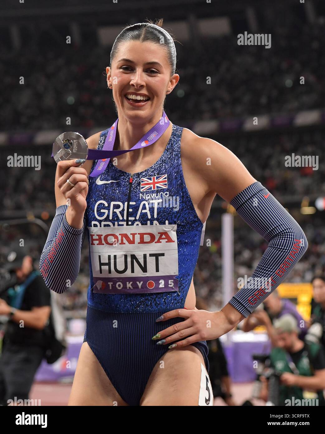 Amy Hunt of Great Britain & Ni celebrate winning a silver medal in the ...