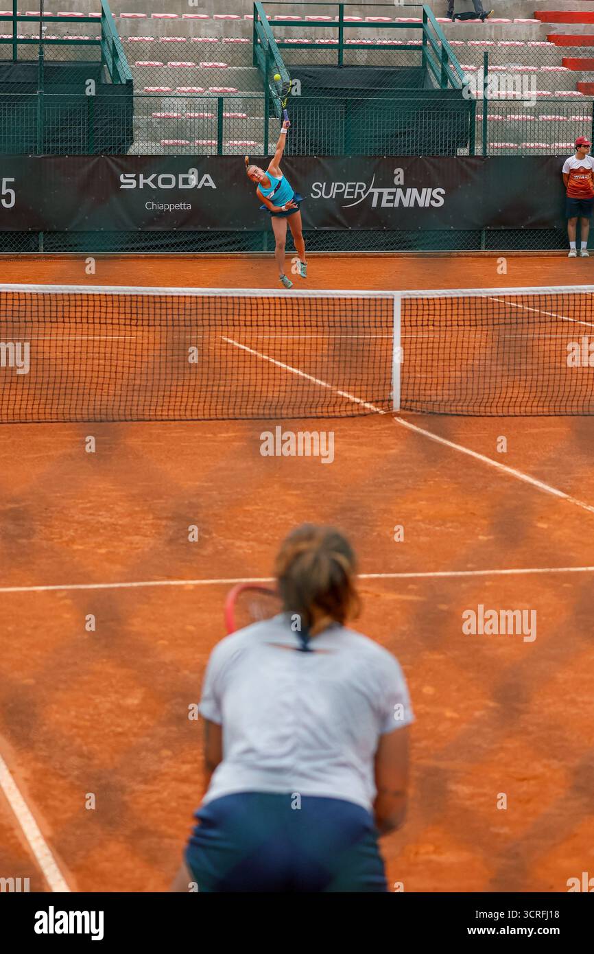 Aliona Bolsova vs Sara Bejlek during the Internazionali di Calabria 2025 WTA 125 tennis match at Chiappetta Sport Village, Rende (Cosenza), Italy. Stock Photo