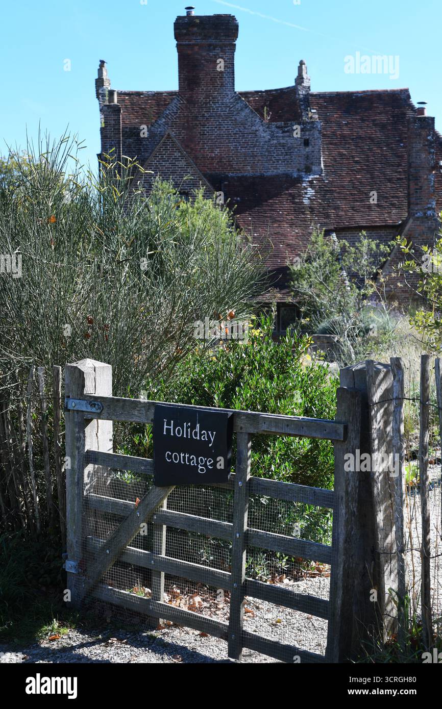 Gated holiday cottage hi res stock photography and images Alamy