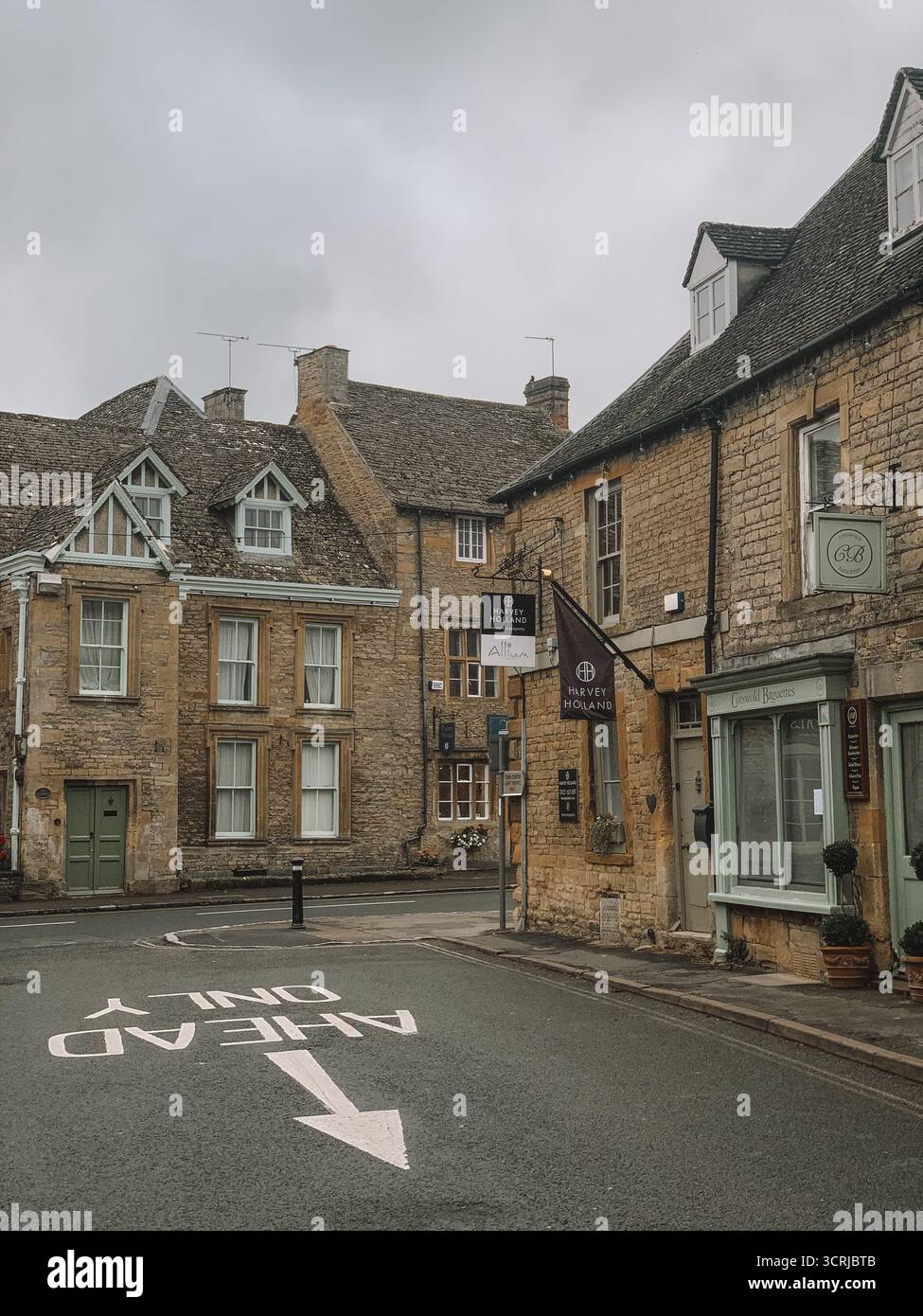 Idyllic Cotswolds Homes in the English Countryside – Picturesque Rural Retreats - Smartphone Captured Stock Image