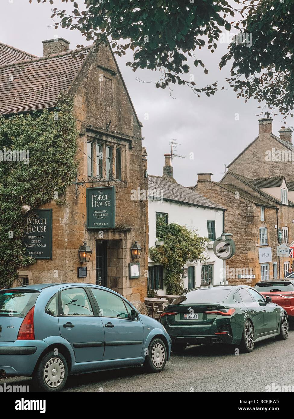 Idyllic Cotswolds Homes in the English Countryside – Picturesque Rural Retreats - Smartphone Captured Stock Image