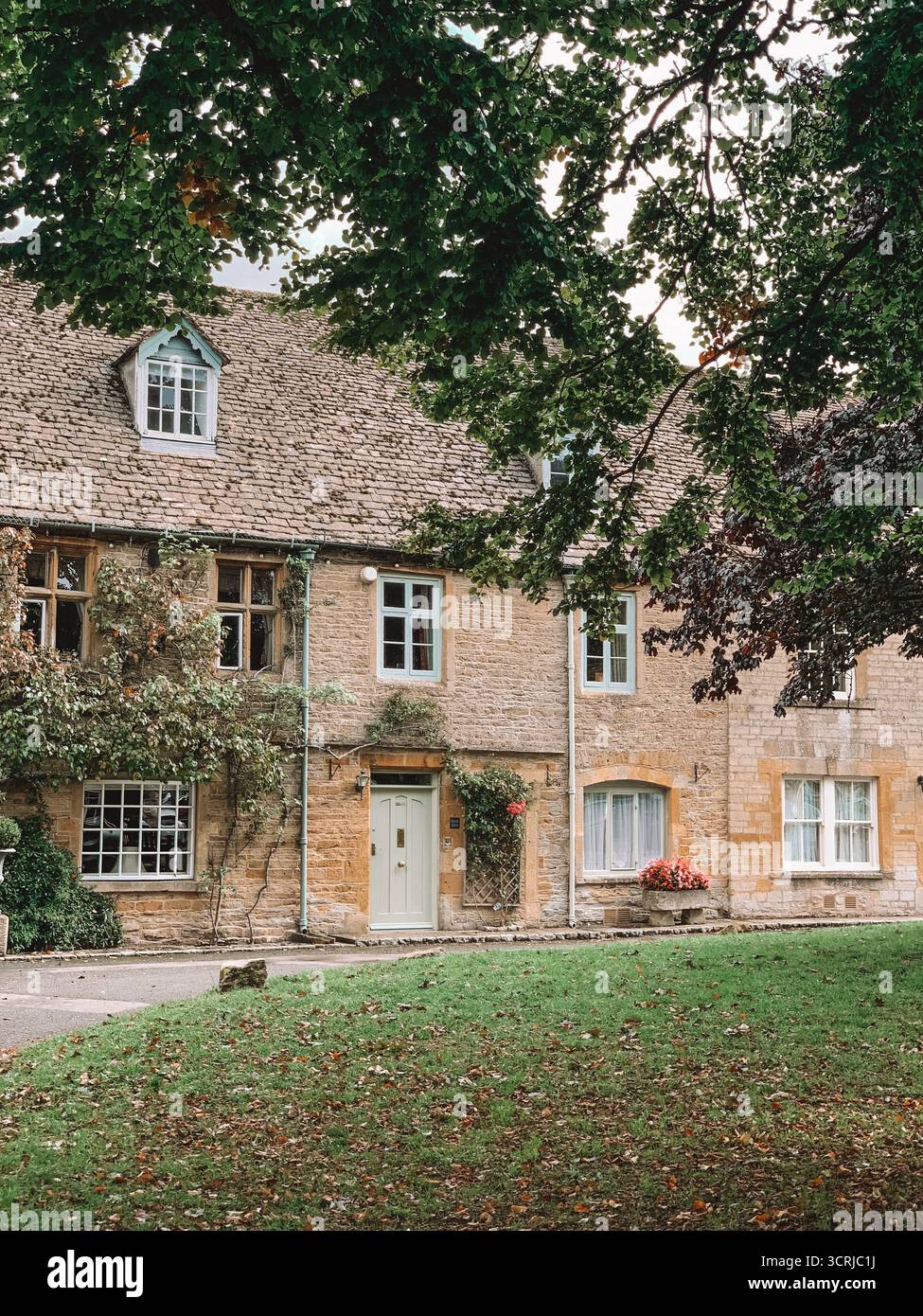 Idyllic Cotswolds Homes in the English Countryside – Picturesque Rural Retreats - Smartphone Captured Stock Image