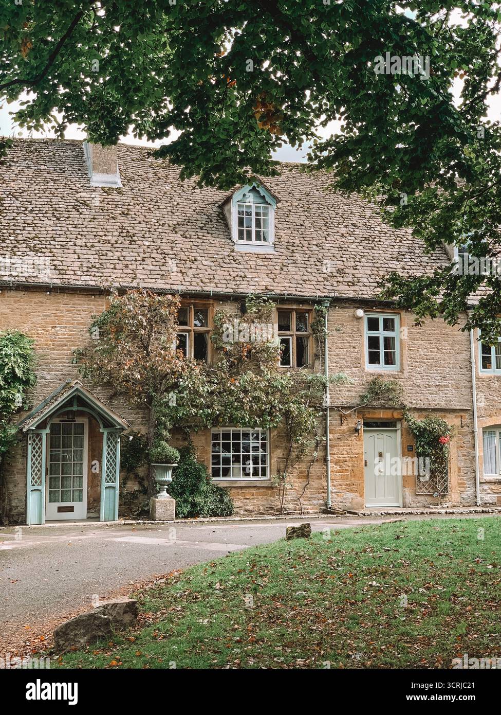 Idyllic Cotswolds Homes in the English Countryside – Picturesque Rural Retreats - Smartphone Captured Stock Image